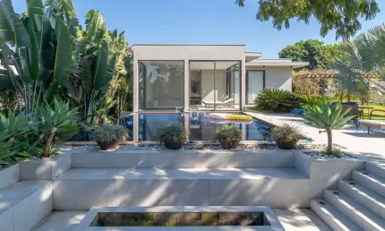 Casa à venda no condomínio Altos de Itu, com 850m² construídos em um terreno de 2.366m². Completamente mobiliada e decorada
