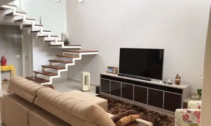 Casa à venda no Condomínio Parque do Varvito com 190m² de área construída e 260m² de área total.