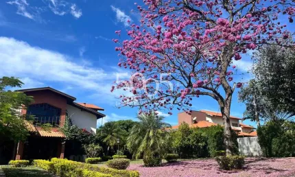 Sobrado de 500m² à venda no Haras Paineiras com piscina, energia solar e área gourmet