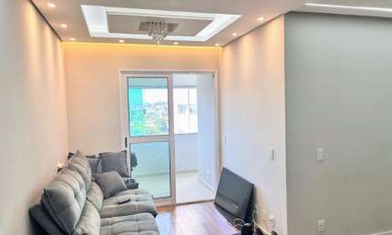 Lindo apartamento com 03 dormitórios, varanda e duas vagas na garagem. A venda na Vila São Sebastião em Mogi das Cruzes