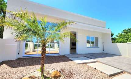 Casa com 3 quartos à venda na Das Rosas, 757, Capão Novo, Capão da Canoa por R$ 850.000