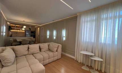 Apartamento com 2 suítes em Balneário Camboriú, prédio frente mar.