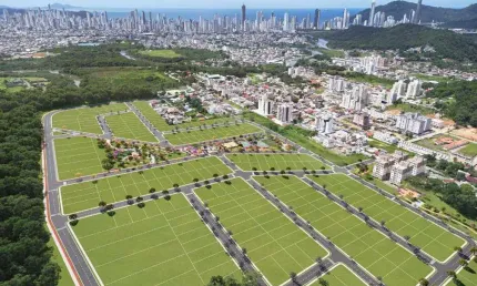 Terreno com 380,24m² no Jardins do Parque no Bairro São Francisco em Camboriú.