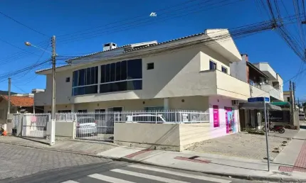 Apartamento superior: (2 apartamentos, sendo um frente norte e um sul)