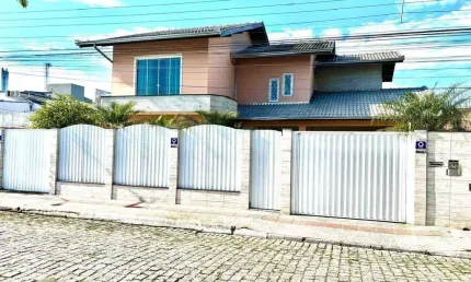 Casa com 3 quartos à venda na Rua 2850, Centro, Balneário Camboriú