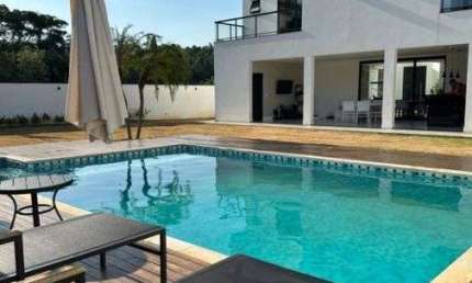 Vende-se Sobrado de Alto Padrão no condomínio Terras da Alvorada