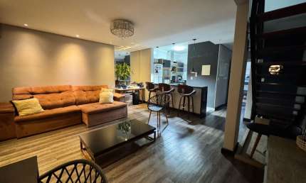 OPORTUNIDADE! VENDO EXCELENTE E COMPLETA CASA EM CONDOMINIO COM PISCINA