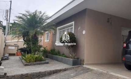 Casa com 03 dormitórios sendo 01 suíte à venda no bairro Parque São Quirino em Campinas.