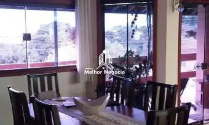 Casa à venda no Bairro Egisto Ragazzo em Limeira, SP Casa com 3 dormitórios, sendo 1 suíte, 3 banheiros e 4 vagas de garagem.