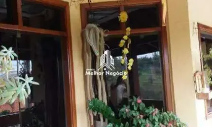 Casa à venda no Bairro Egisto Ragazzo em Limeira, SP Casa com 3 dormitórios, sendo 1 suíte, 3 banheiros e 4 vagas de garagem.