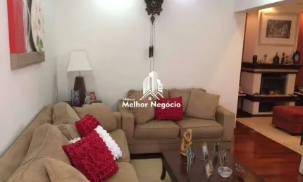 Casa assobradada de 246m2 de 3 dormitórios sendo um suíte no Residencial Vale das Nogueiras em Americana / SP