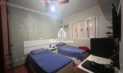 Casa à venda com 03 dormitórios (quartos) sendo 01 deles suíte no bairro Centro em Piracicaba/SP.
