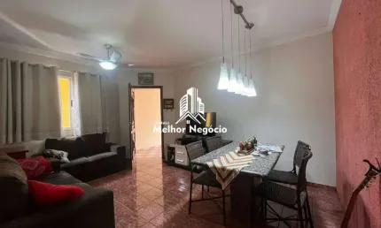 Casa à venda com 03 dormitórios (quartos) sendo 01 deles suíte no bairro Centro em Piracicaba/SP.