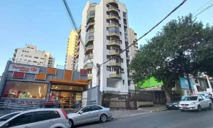 Belíssimo apto reformado e com ar condicionado em Moema, 3 dormitórios, 1 suíte, 2 vagas, Piscina, Sala de Ginástica, depósito e dispensa e fora de rota.