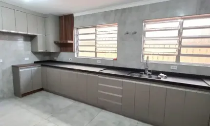 Belíssimo sobrado, nunca habitado, 3 dormitórios, 1 suíte e 2 vagas.