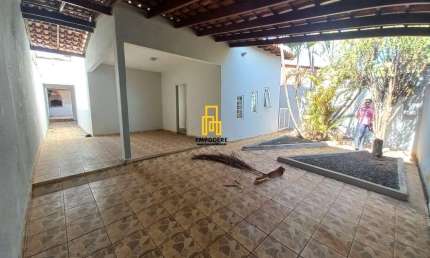 Casa para Venda em Uberlândia, Jardim Botânico, 3 dormitórios, 1 suíte, 2 banheiros, 3 vagas