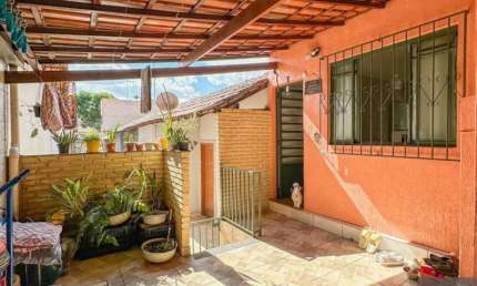 Casa muito aconchegante, com 2 dormitórios, B. Copacabana.  ÓTIMO PREÇO.