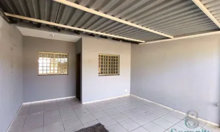 Casa para alugar ou à venda no Jardim Planalto - Com 3 dormitórios, sendo 1 suíte. 70 m² útil e 125 m² de terreno - R$1.500,00/mês - Londrina/PR
