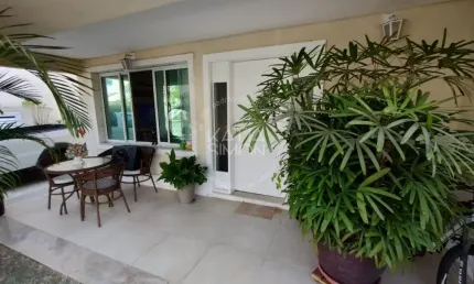 Casa Triplex de Alto Padrão no Condomínio Fechado - Recreio dos Bandeirantes