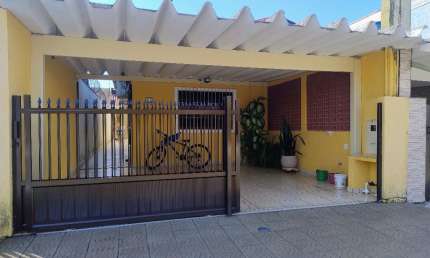 Casa térrea 2 dormitórios, 2 vagas e edícula nos fundos