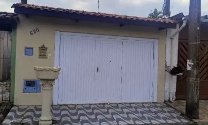 Casa térrea 2 dormitórios, 4 vagas, praia de Mongaguá