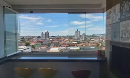 Apartamento mobiliado de 64m² em condomínio completo