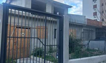 Casa com 2 quartos à venda na Rua Azevedo Sodré, 300, Passo da Areia, Porto Alegre, 300 m2 por R$ 900.000