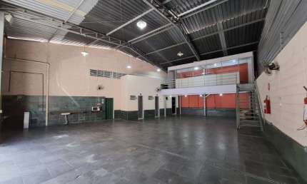 Barracão / Galpão / Depósito para alugar na Diamantina, 209, Lagoinha, Belo Horizonte por R$ 4.900
