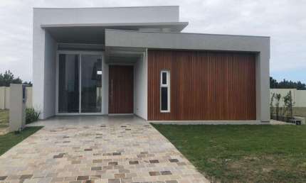 Casa 4 Dormitórios à venda no Bairro Arroio Teixeira com 200 m² de área privativa