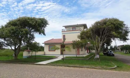 Casa 3 Dormitórios à venda no Bairro Curumim com 226 m² de área privativa