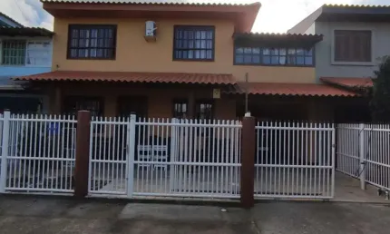 Sobrado 3 Dormitórios à venda no Bairro Curumim - 2 vagas de garagem