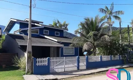 Linda casa tipo sobrado, com 4 quartos, em loteamento fechado, para venda, Ubatuba - SP