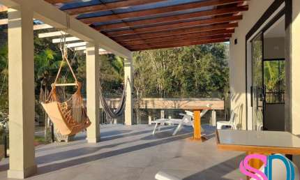 Linda casa, tipo sobrado, em condomínio fechado, Horto Florestal, Ubatuba