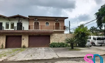 Linda casa, com edícula, tipo sobrados, no Perequê-Açú, em Ubatuba