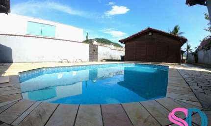 Casa com 4 quartos e piscina, em loteamento fechado, para venda ou locação definitiva, Ubatuba - SP
