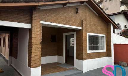Casa com 2 dormitórios, para locação, no Centro de Ubatuba - SP