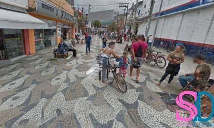 Ponto comercial, para locação, no Calçadão de Ubatuba, ideal para restaurante.