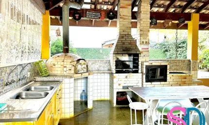 Linda casa, com 4 dormitórios, em condomínio fechado, para venda, em Ubatuba - SP