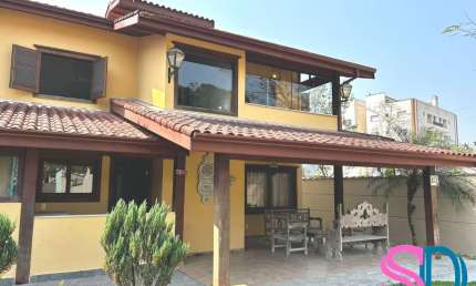 Linda casa tipo sobrado, com 4 quartos, em loteamento fechado, para venda, Ubatuba - SP