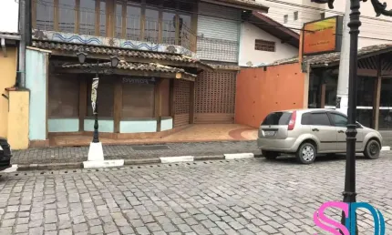 Galeria de lojas, para venda ou locação, ao lado do Mall Ubatuba.