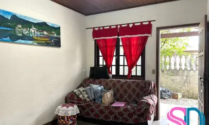 Casa com 4 dormitórios, para venda, na área central de Ubatuba - SP