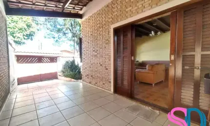Casa com 05 dormitórios, para locação definitiva, ideal para hostel, na região central em Ubatuba SP