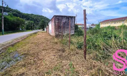 Excelente Área para investidores, com projeto aprovado para construção, no bairro da Maranduba.