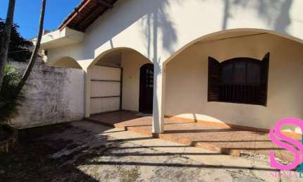 Imóvel com 03 dormitórios e edícula, situado no Bairro Umuarama, Ubatuba - SP.