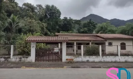 Casa com 3 dormitórios, para venda, na Barra Seca, em Ubatuba - SP.