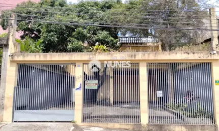 Oportunidade! Lindo sobrado em Osasco, com uma edícula nos fundos do imóvel. Localização privilegiada e quintal amplo
