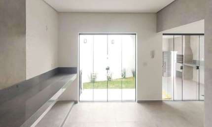 Casa à venda no Santana em Varginha com churrasqueira, 2 quartos, 1 suíte, 2 banheiros e 2 vagas