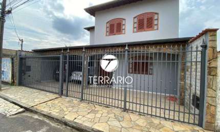 Casa à venda no Santana em Varginha com 4 quartos, 1 suíte, 5 banheiros, e 2 vagas