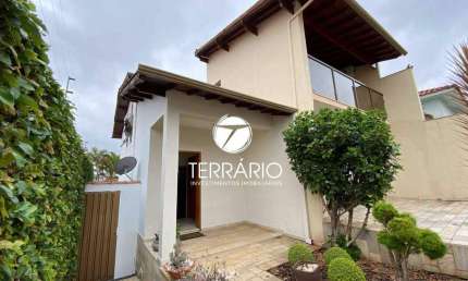 Casa à venda no Parque Boa Vista em Varginha com 4 quartos, 2 suítes, churrasqueira e 4 vagas