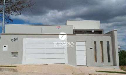 Casa à venda no Belo Horizonte em Varginha com 3 quartos, 1 suíte. 2 banheiros, churrasqueira e 2 vagas